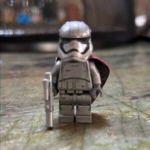 LEGO STAR WARS | Captain Phasma With Cape (Pointed Mouth) Minifigure | SW0904